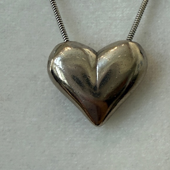 Tiffany sterling silver puffy heart necklace with snake chain with Tiffany pouch - Picture 4 of 10